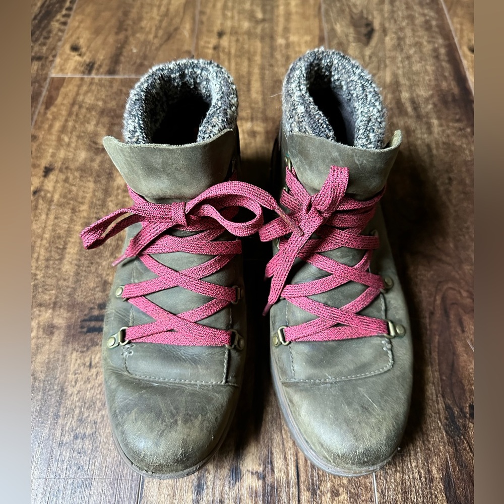 Merrell Eventyr Bluff Boots Size 7.5